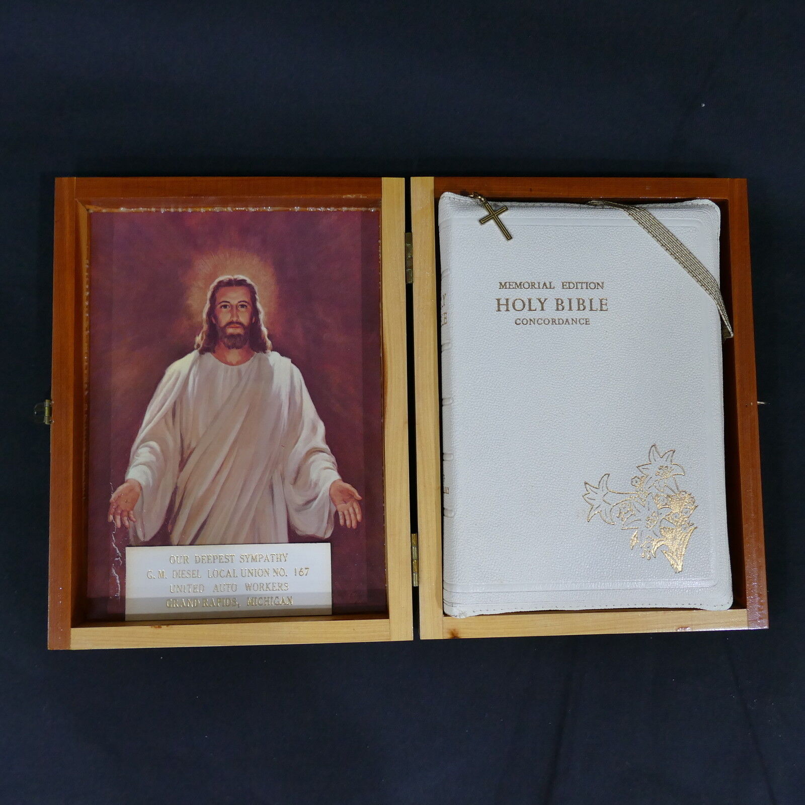 HOLY BIBLE MEMORIAL EDITION Concordance King James Version 1958 in Cedar Box