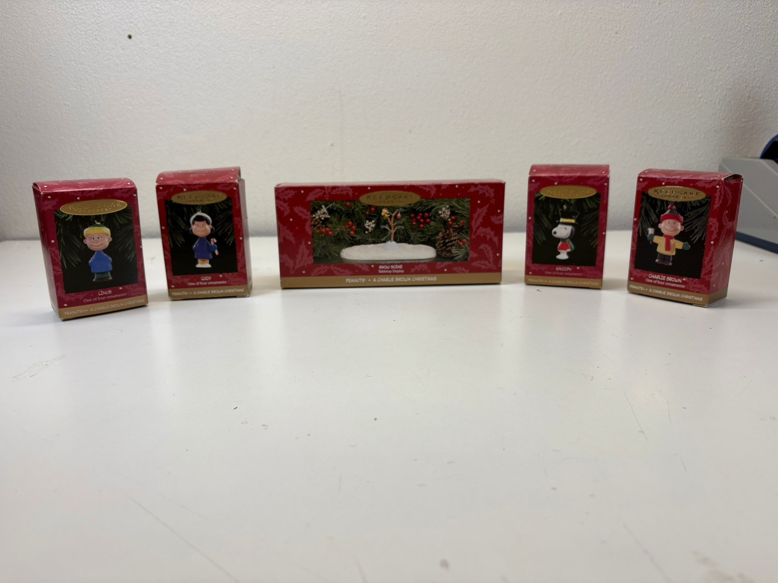 Hallmark Keepsake Peanuts A Charlie Brown Christmas Ornament Set 4 with Display