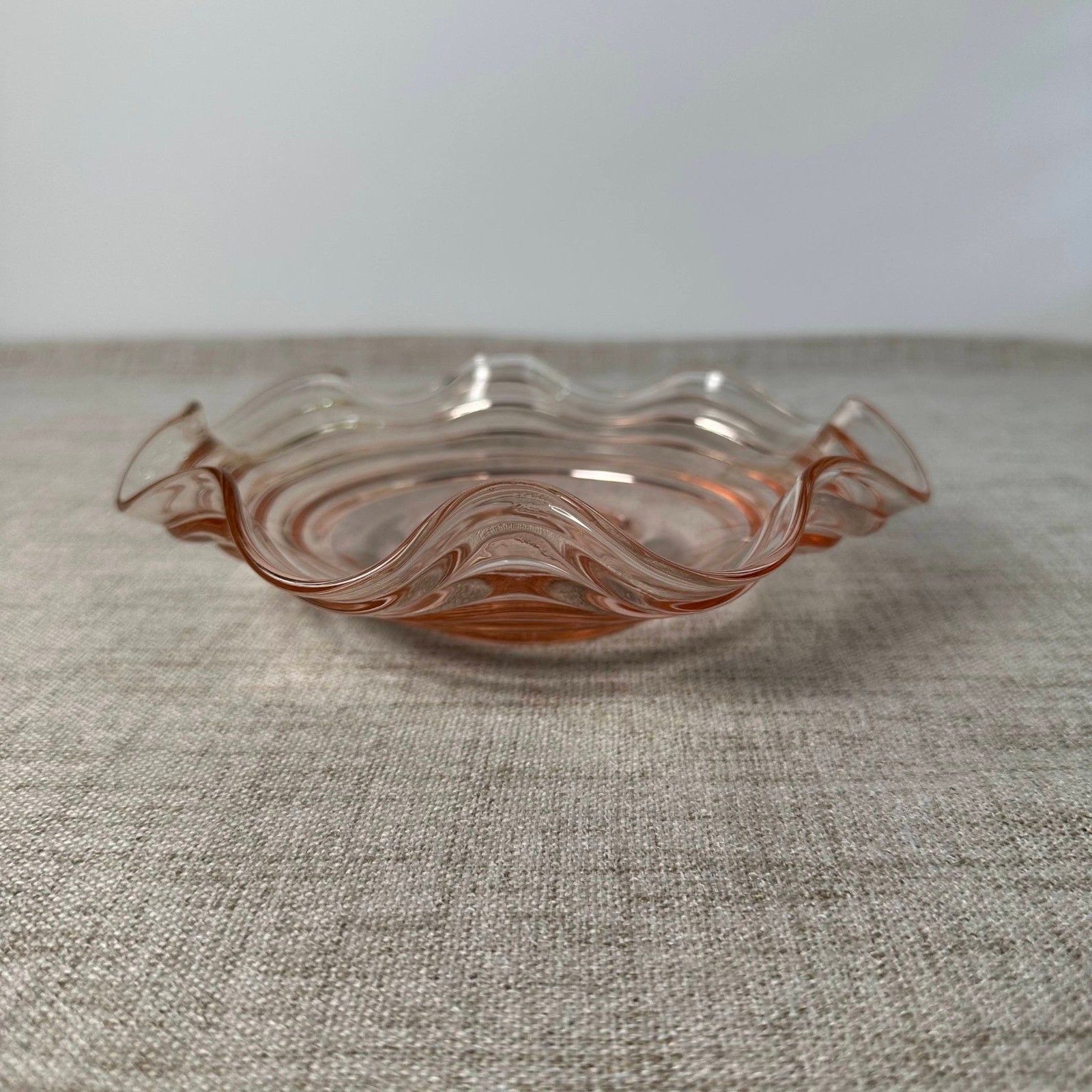 Vintage Pink Glass Ruffled Candy Dish Scalloped Trinket Bowl 8\ Vintage Pink Glass Ruffled Candy Dish Scalloped Trinket Bowl 8\