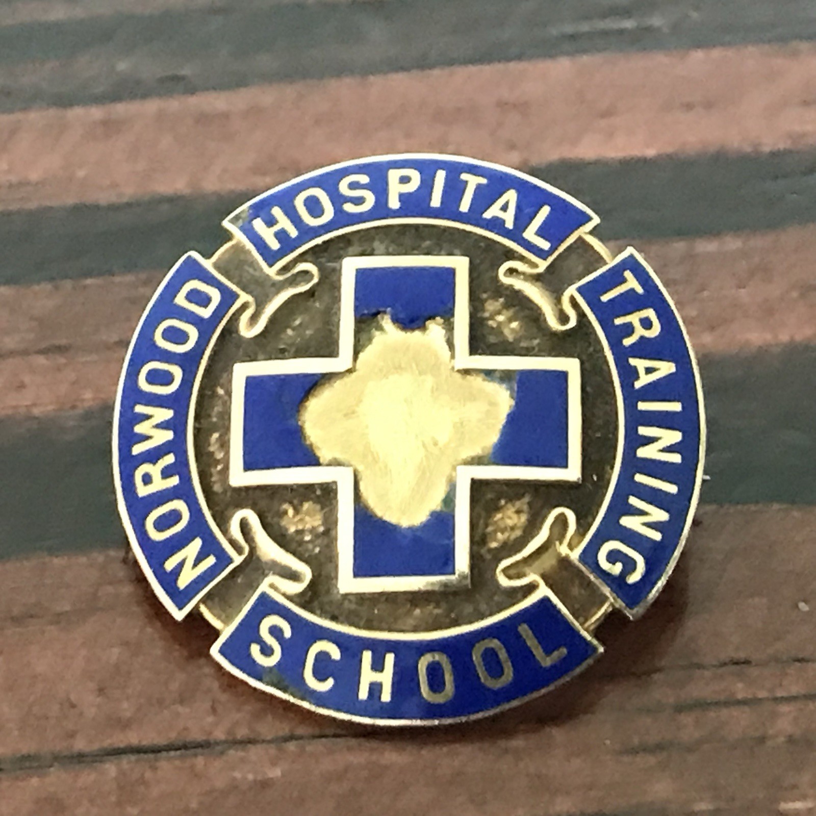 14k Solid Gold NORWOOD HOSPITAL TRAINING SCHOOL Brooch 3.55g Read Description 14k Solid Gold NORWOOD HOSPITAL TRAINING SCHOOL Brooch 3.55g Read Description