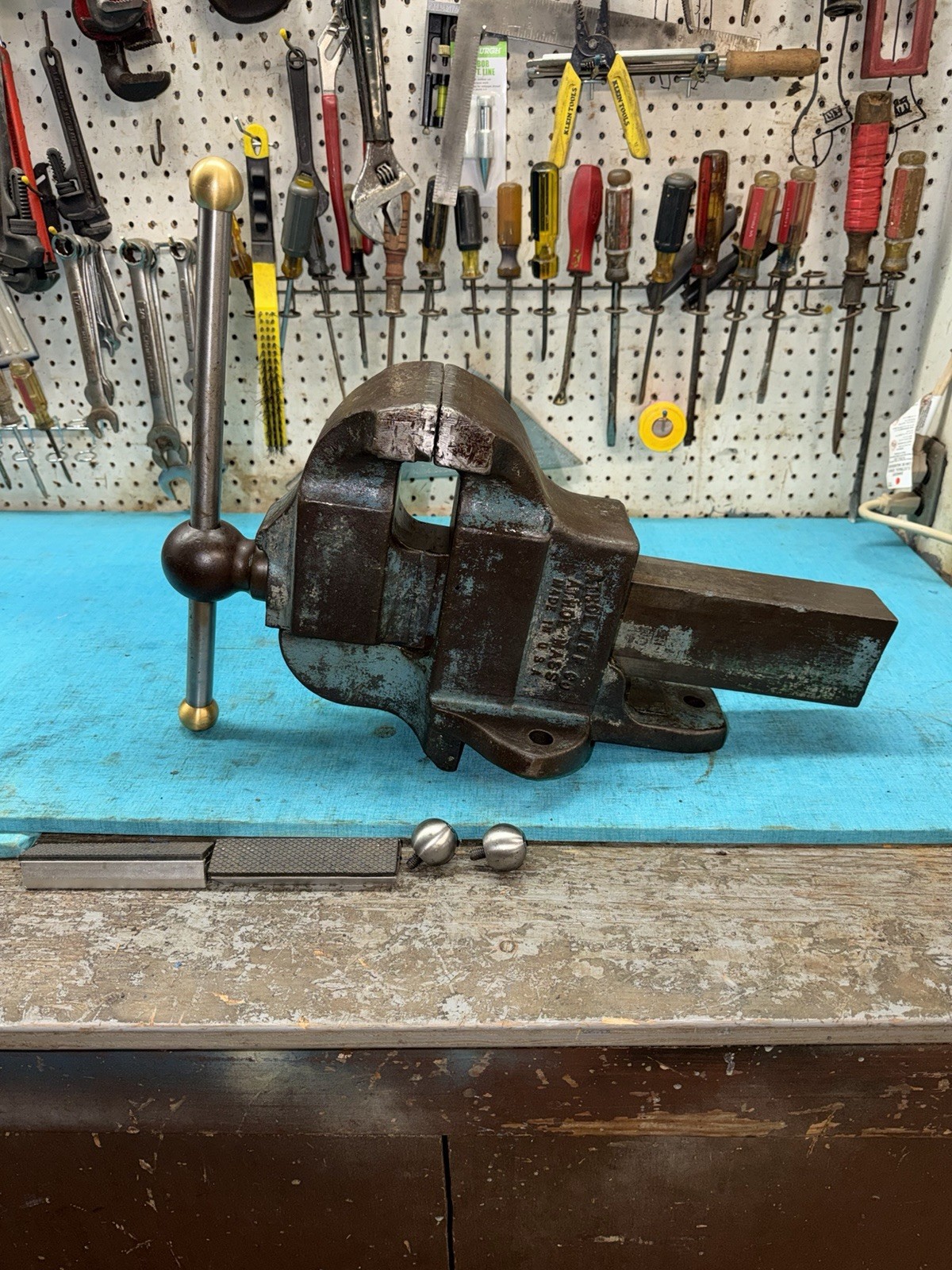 Athol 615 Antique Bench Vise 5” Jaws Good Condition