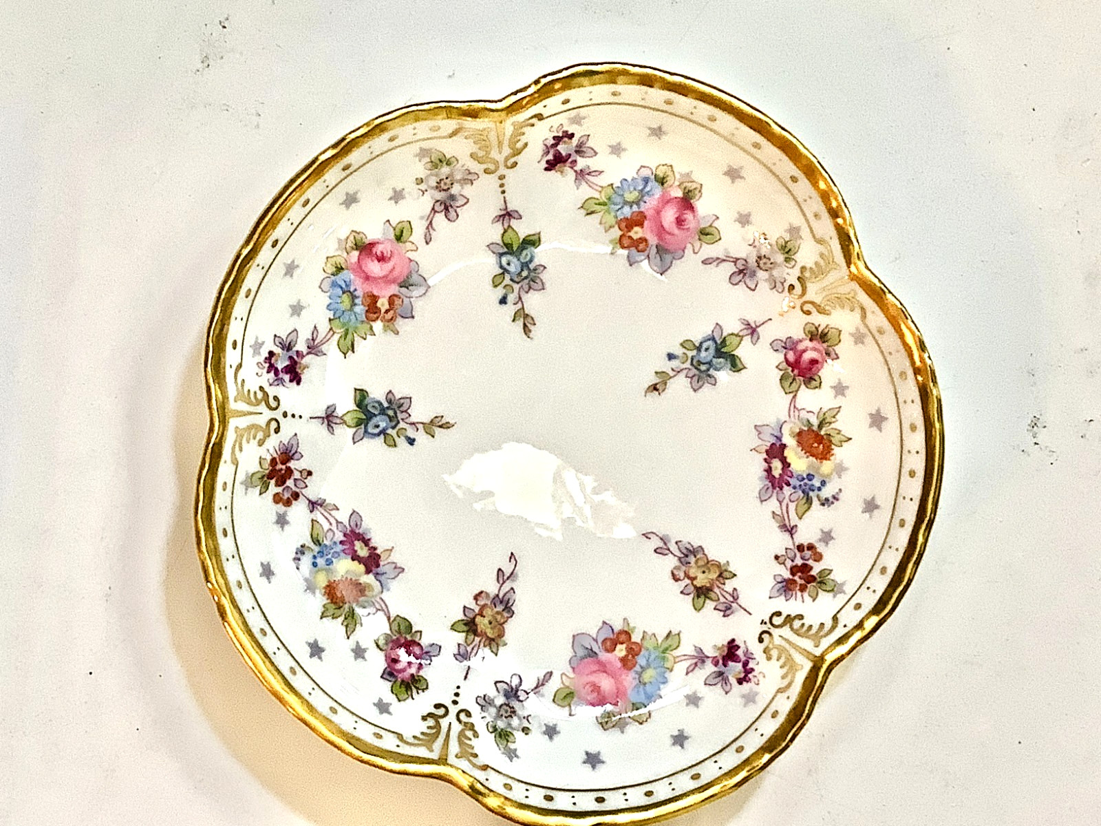 Royal Crown Derby \'Royal Antoinette\' 11.2cm Candy Jewellery Dish 22ct Gold Trim 