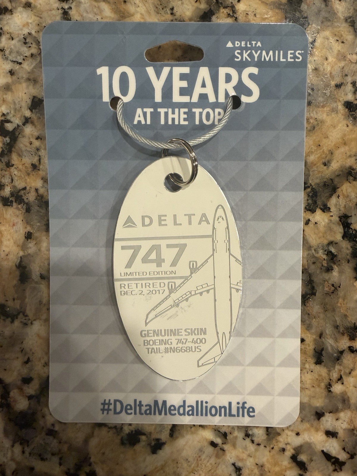 Delta Air Lines SkyMiles Diamond Medallion Plane Tag Boeing 747 White