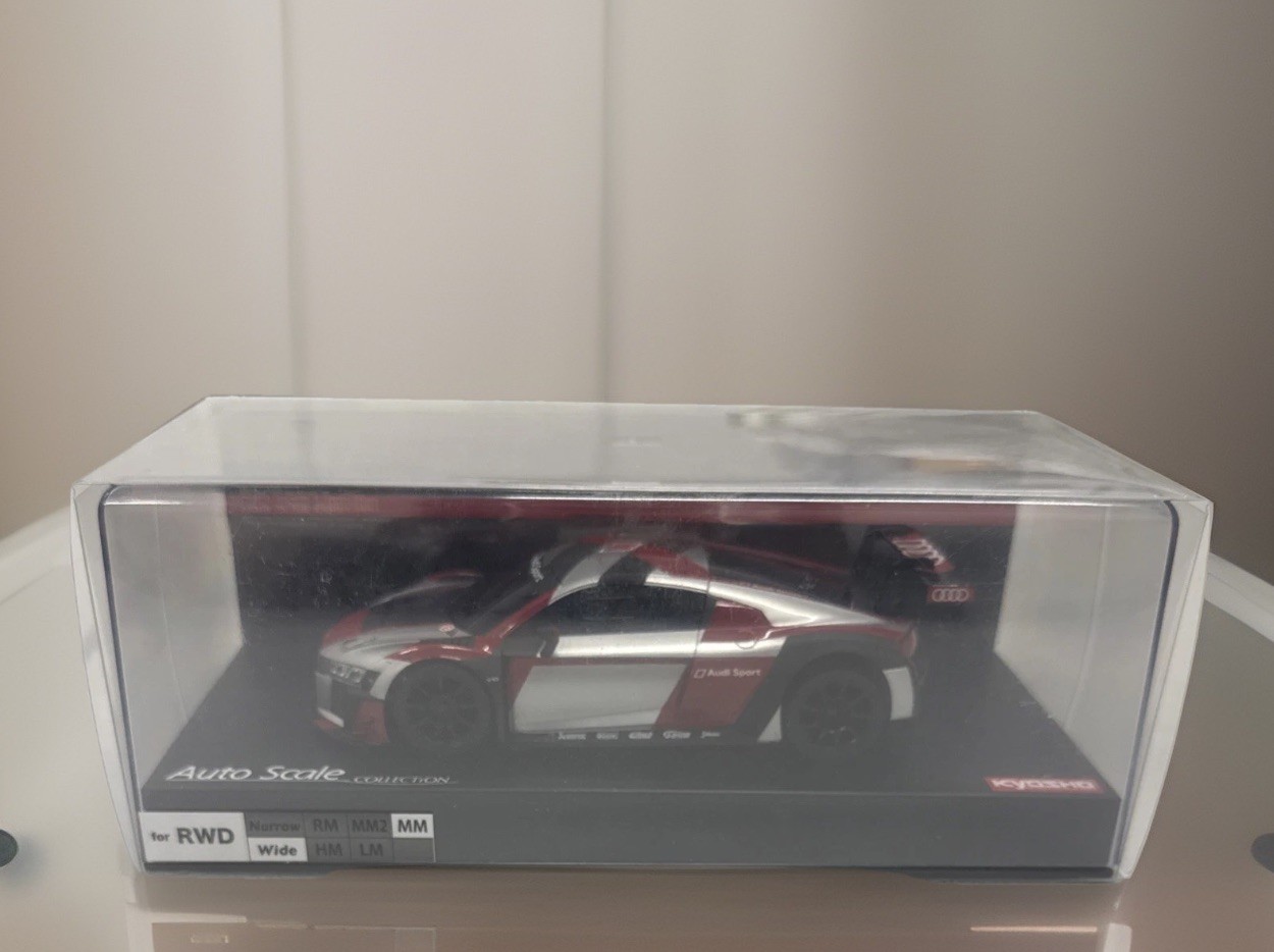 KYOSHO mini scale R8 Audi race car collection piece NEW IN 2 SHELLS PROTECTION 
