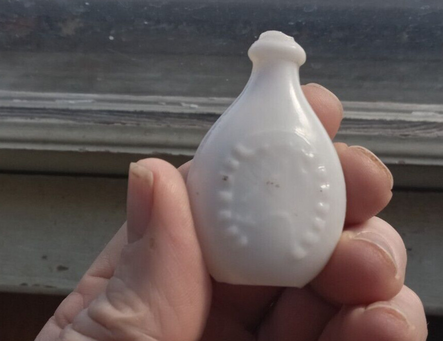 100 YR OLD HORSE IN HORSESHOE MINIATURE DOLL NURSER BOTTLE HAND BLOWN MILKGLASS