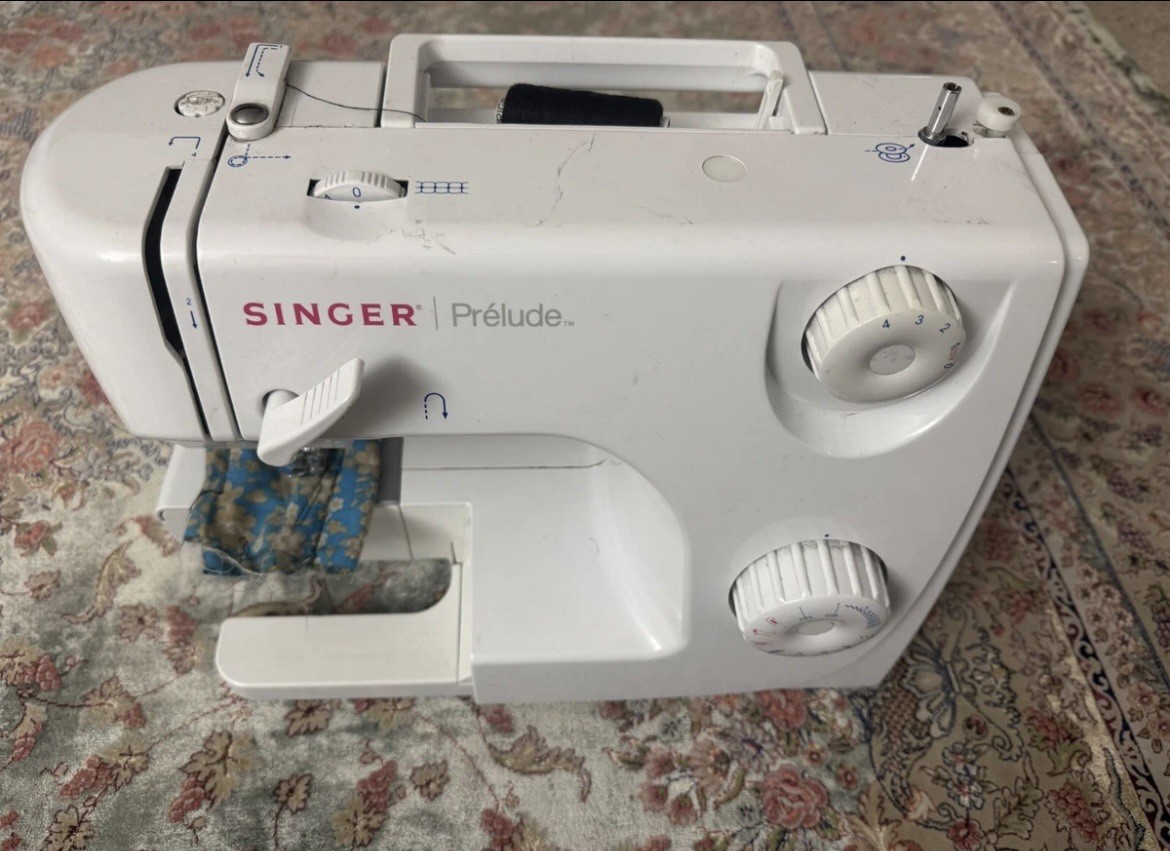 SINGER 8280 Prelude Sewing Machine with Foot Pedal And Power Cord Working