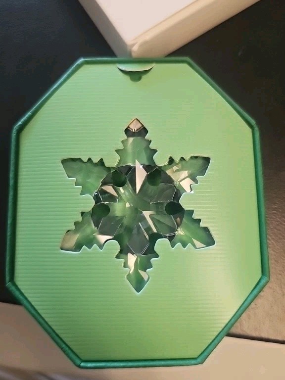 Swarovski Crystal 2024 LARGE CHRISTMAS ORNAMENT 5661079 AUTHENTIC Retail $90