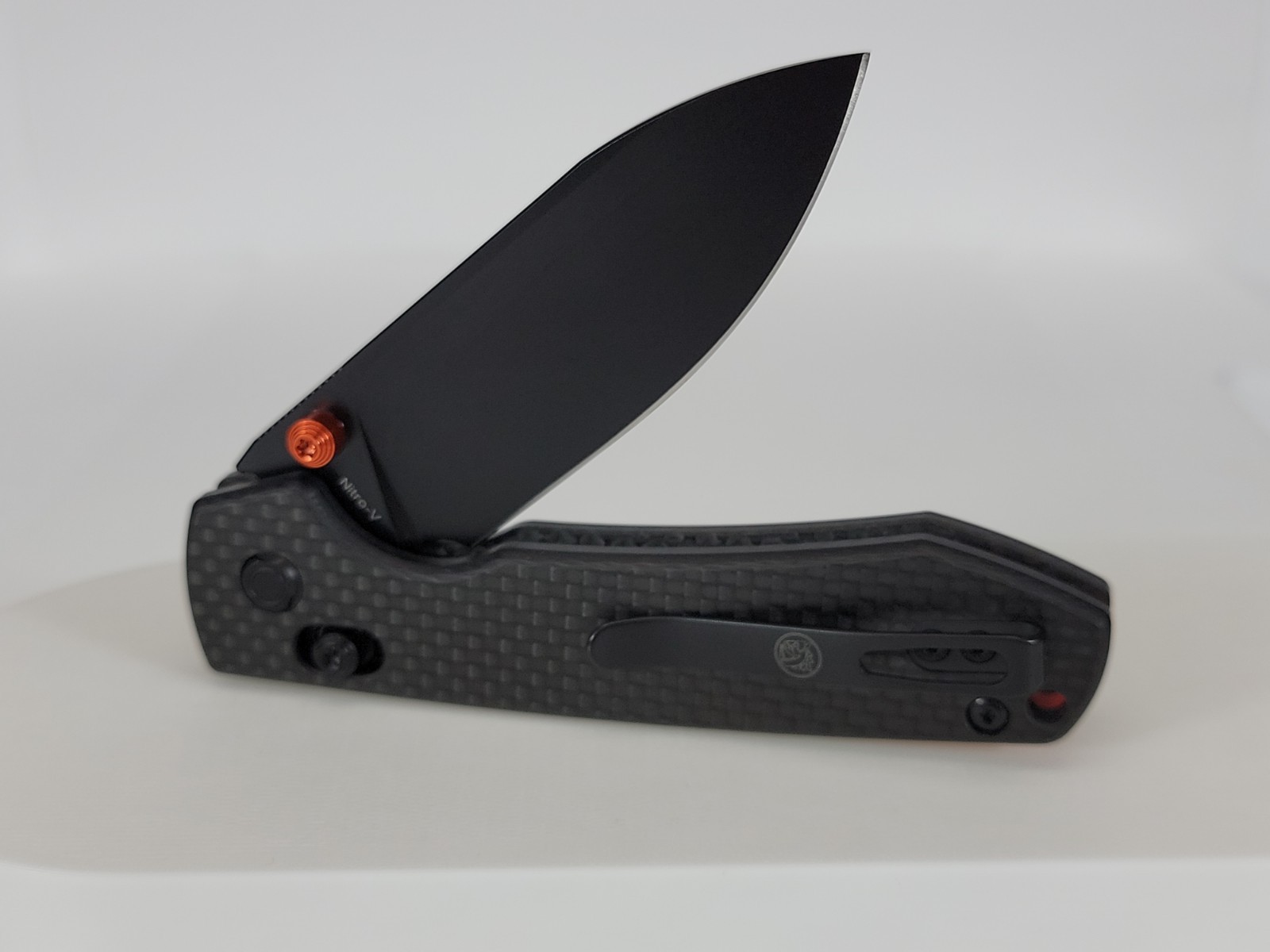 Vosteed Raccoon Crossbar Lock Knife Carbon Fiber Nitro-V Black Stonewash A0530