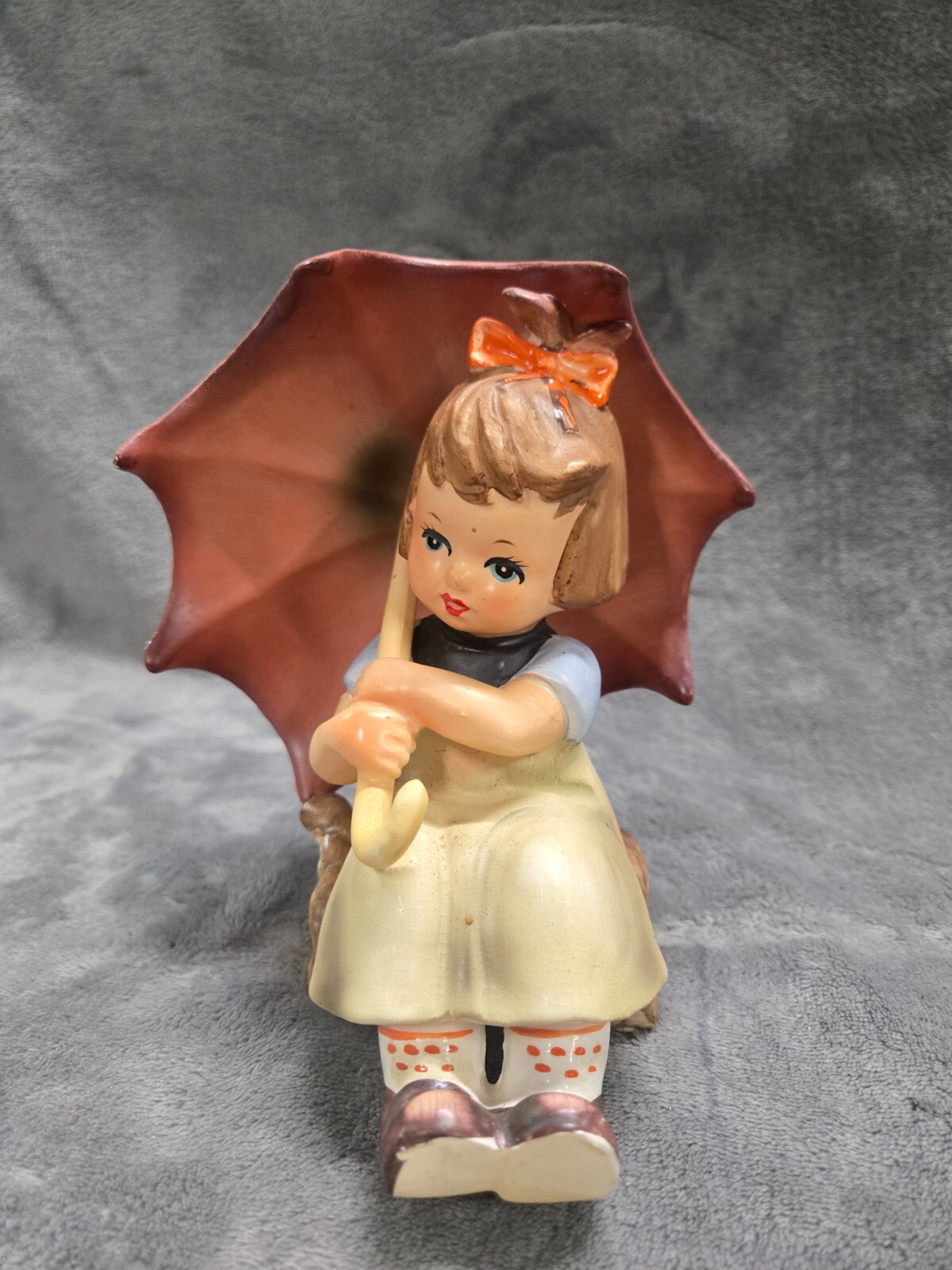 Vtg ARNART 5TH AVE RAINY DAY GIRL UMBRELLA PAINTED FIG. JAPAN***45-19