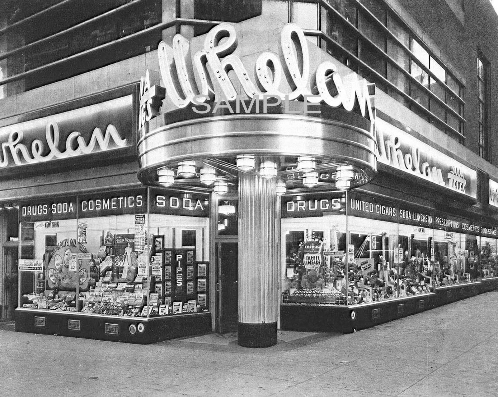1930s WHELAN DRUG STORE at New York Times Square  Photo  (231-U)