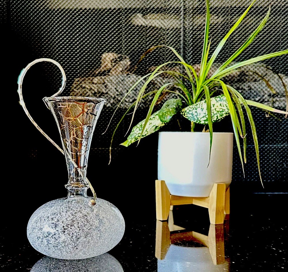 Fine delicate Venetian Italian Hand Blown Art Glass VASE by Soffieria BRAND NEW