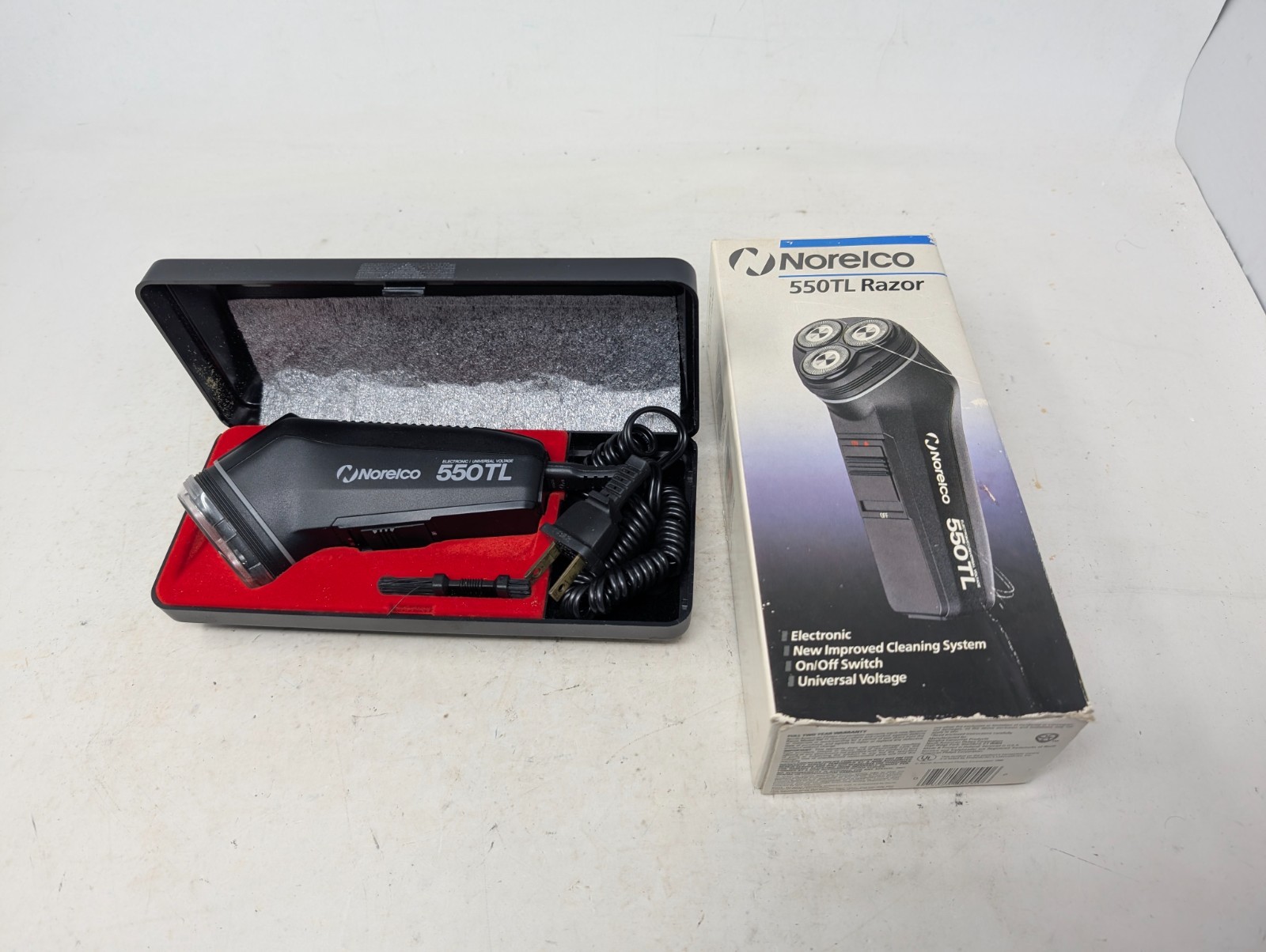 VTG Philips Norelco Tripleheader Electric Razor 550TL, Original Case & Box (83)