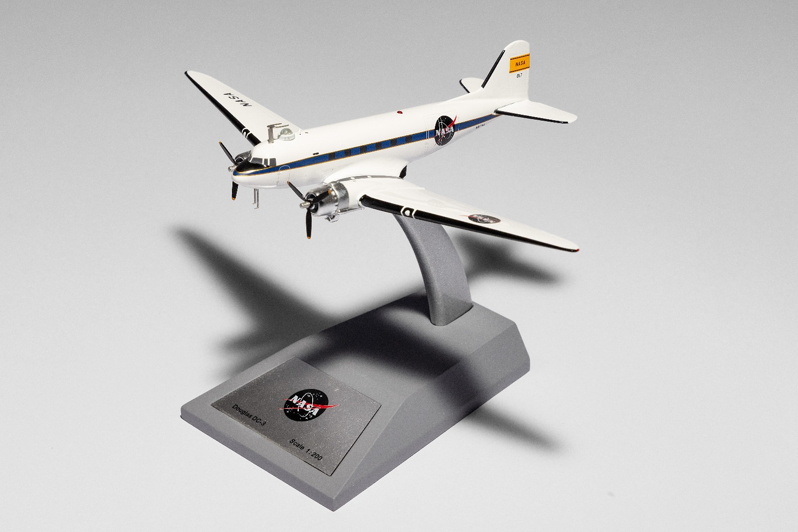 Inflight200 1:200 NASA DC-3 N817NA - IFDC3NASA817 - BRAND NEW Inflight200 1:200 NASA DC-3 N817NA - IFDC3NASA817 - BRAND NEW
