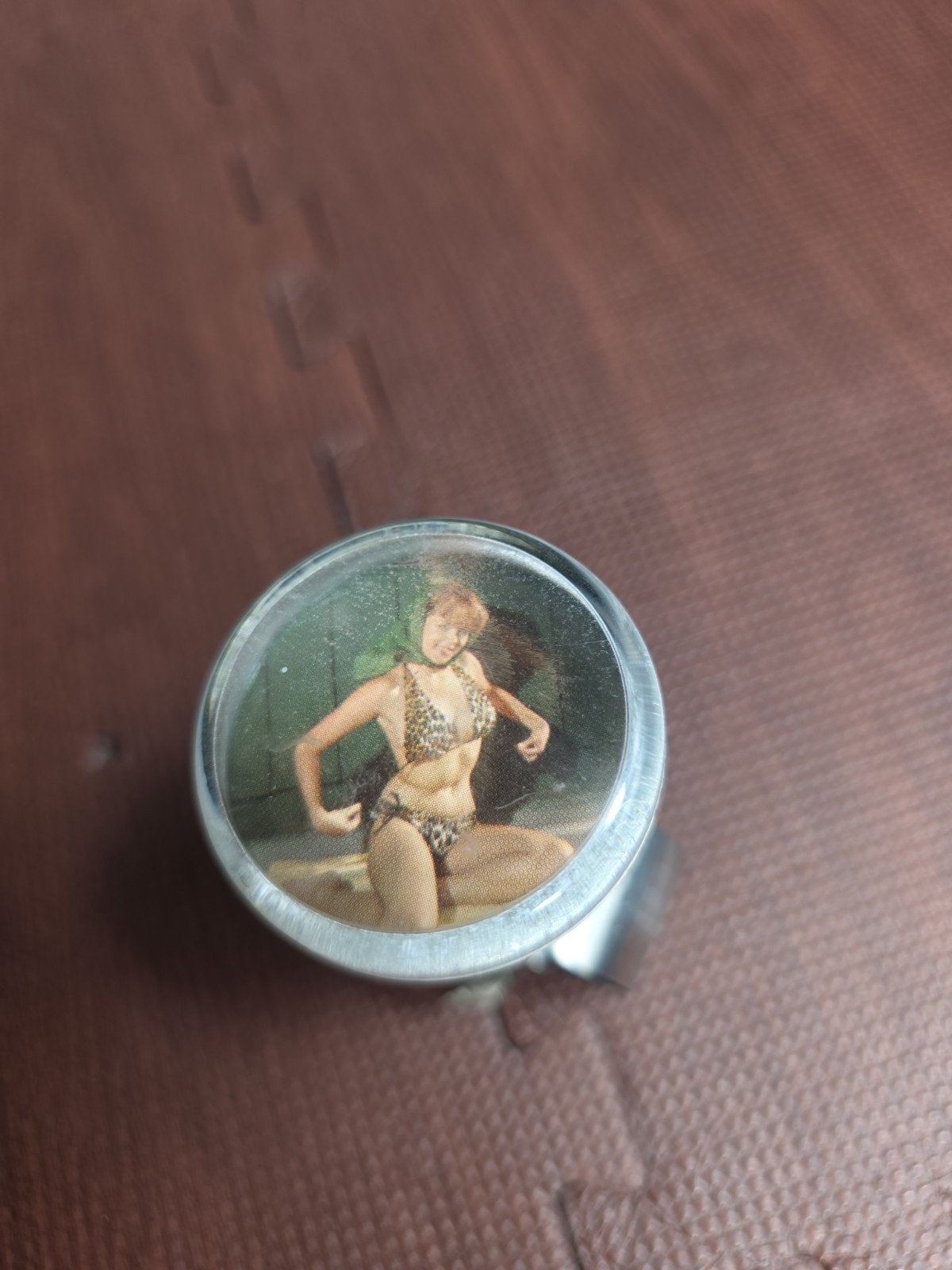 VINTAGE 1950S PIN-UP SUICIDE KNOB