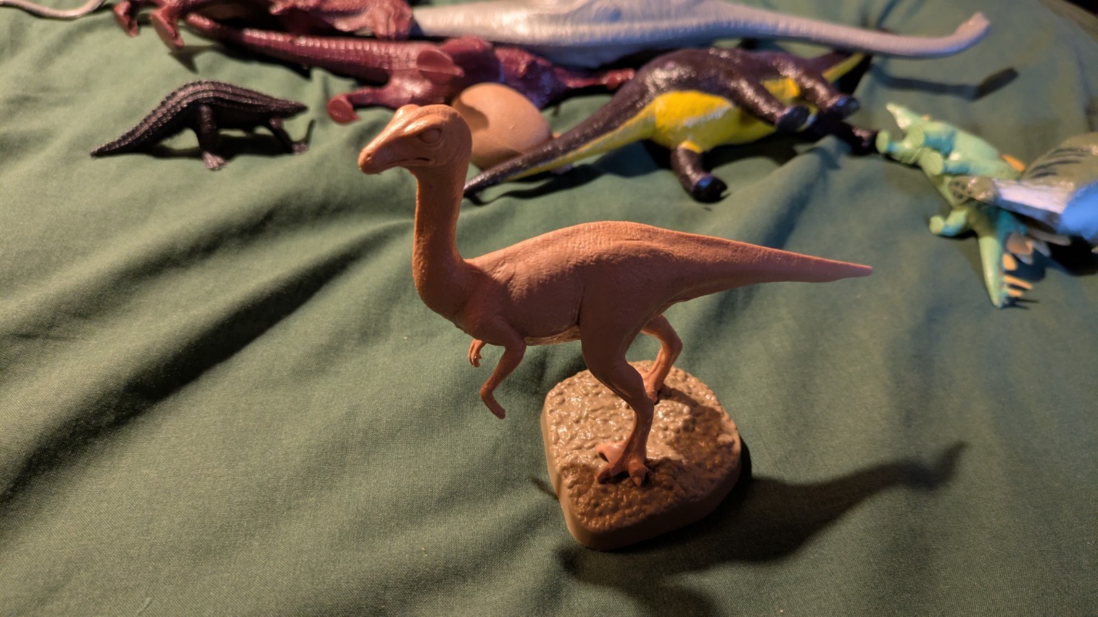Invicta Plastics Stenonychosaurus Vintage Dinosaur Toy Natural History Museum