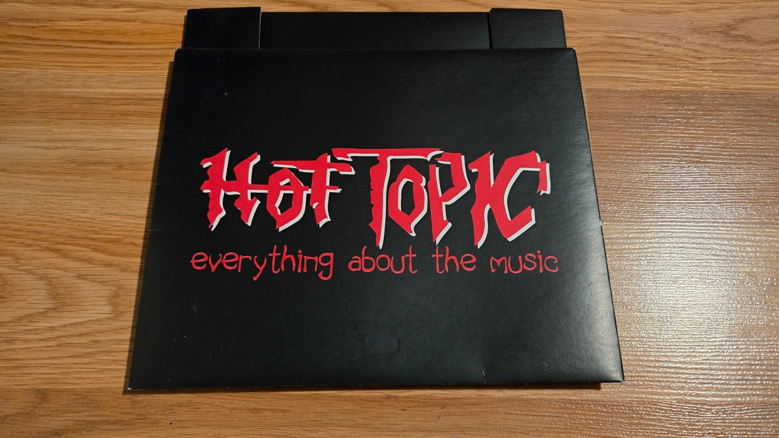 Hot Topic T-Shirt Clothing Shopping Box 10 x 8 1990s Retail Mall Store Music VTG Hot Topic T-Shirt Clothing Shopping Box 10 x 8 1990s Retail Mall Store Music VTG