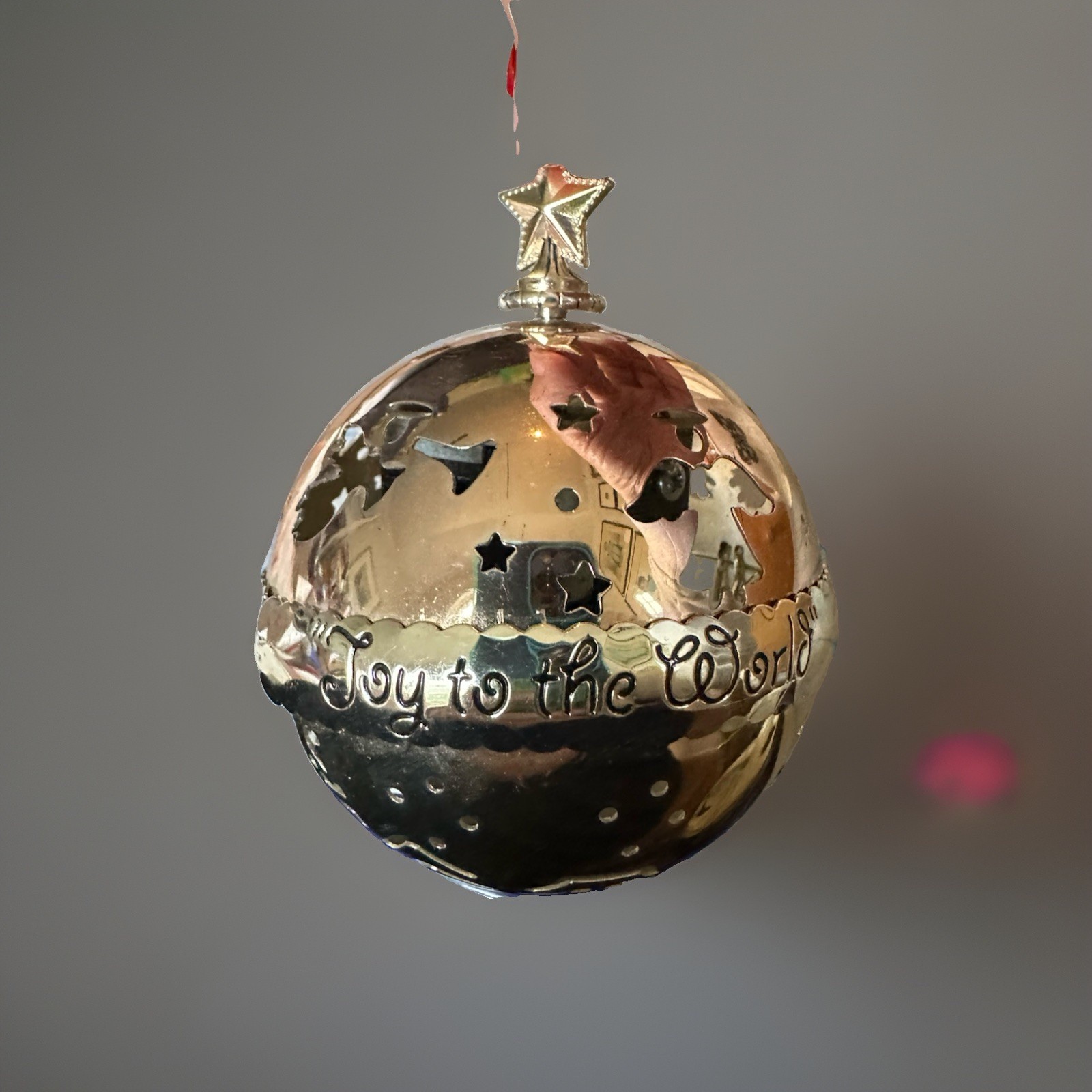 Musical Ornament Ball Plays Joy To The World 2008 Gold Tone Christmas Ornament