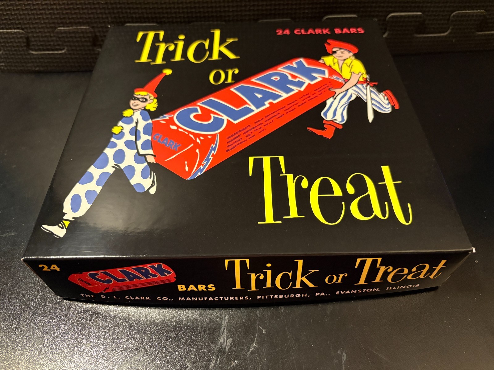 1950s Clark Bar (Halloween, variation #1) - Custom design display box 1950s Clark Bar (Halloween, variation #1) - Custom design display box