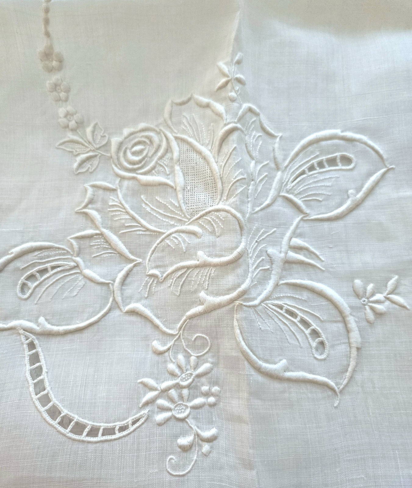 NWT Hand Embroidered Linen Organdy ROSES Tablecloth + Napkins Drawnwork 90\