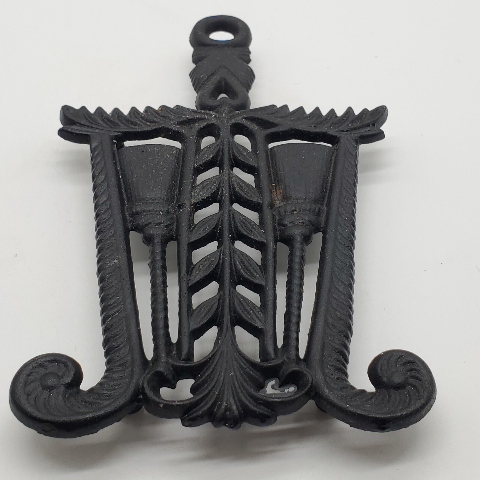 Vintage 1951 Grain & Tassel Cast Iron Trivet No T 6 Black 4 Legs Broom Style 