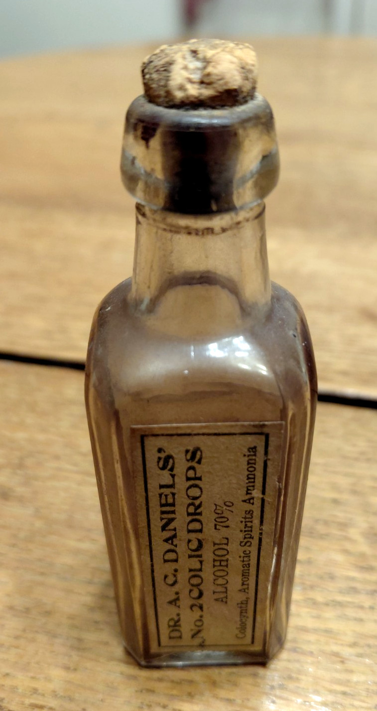 ANTIQUE DR AC DANIELS COLIC DROPS BOTTLE QUACKERY w CORK STOPPER PAPER SIGNAGE