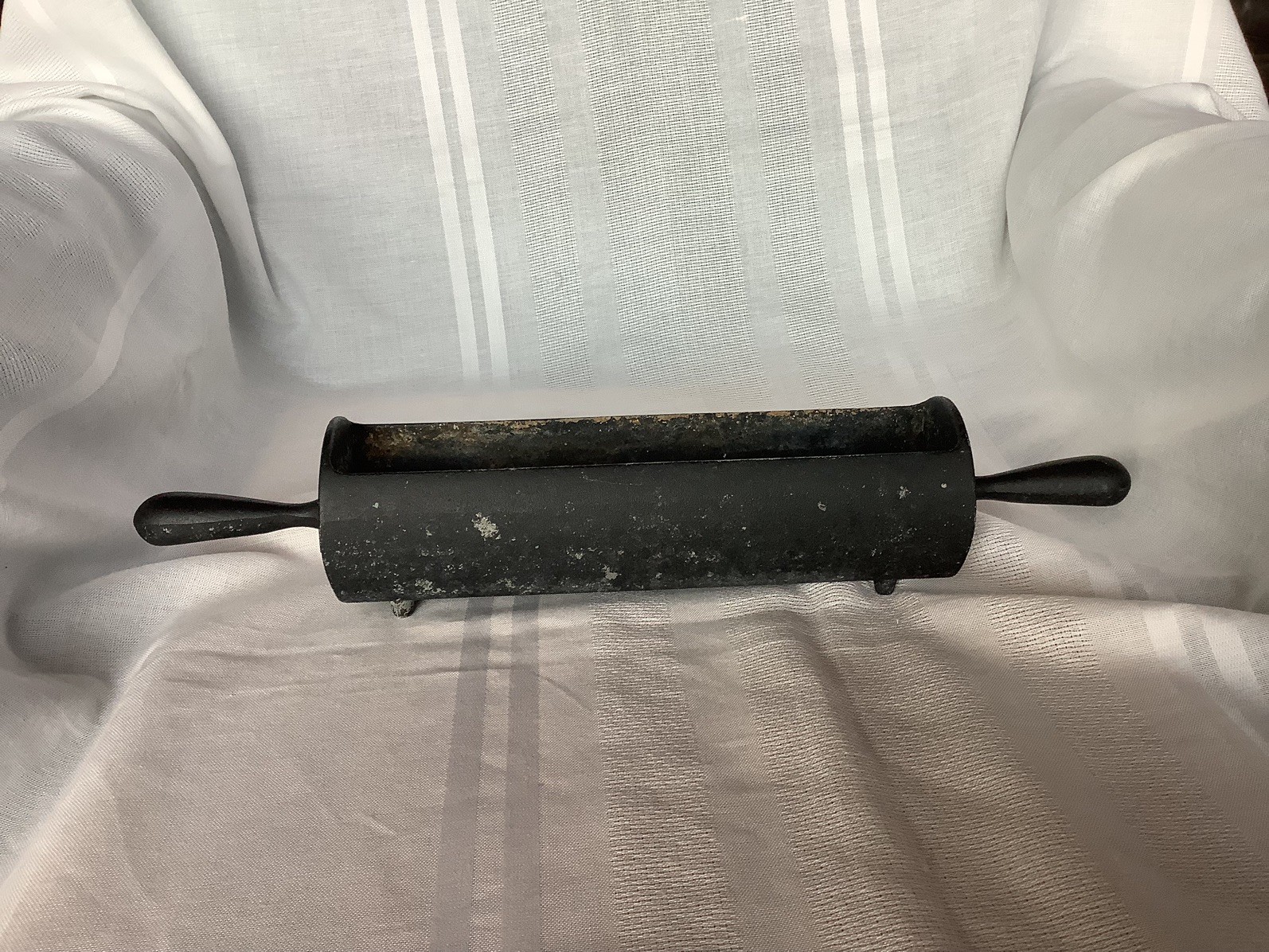 Vintage EMIG 1328 Cast Iron Rolling Pin Planter Vintage EMIG 1328 Cast Iron Rolling Pin Planter