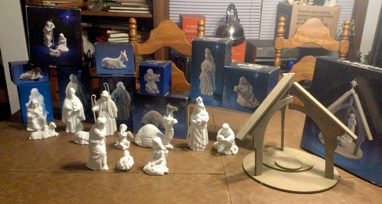 Vintage  1981 AVON 11  Piece Porcelain Nativity Scene With Boxes And Packing