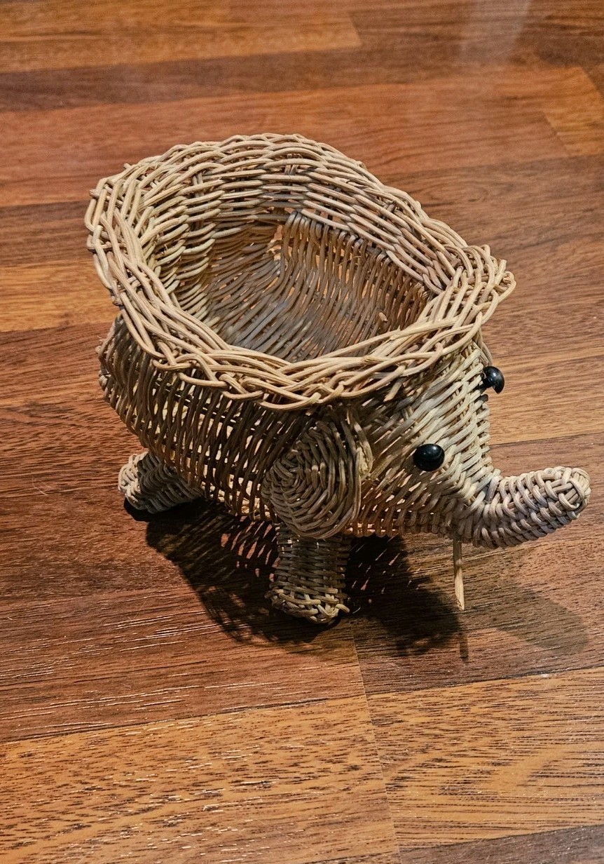 Vintage Natural Wicker Rattan Elephant With Tusks Basket Trinket Shelf Gift 