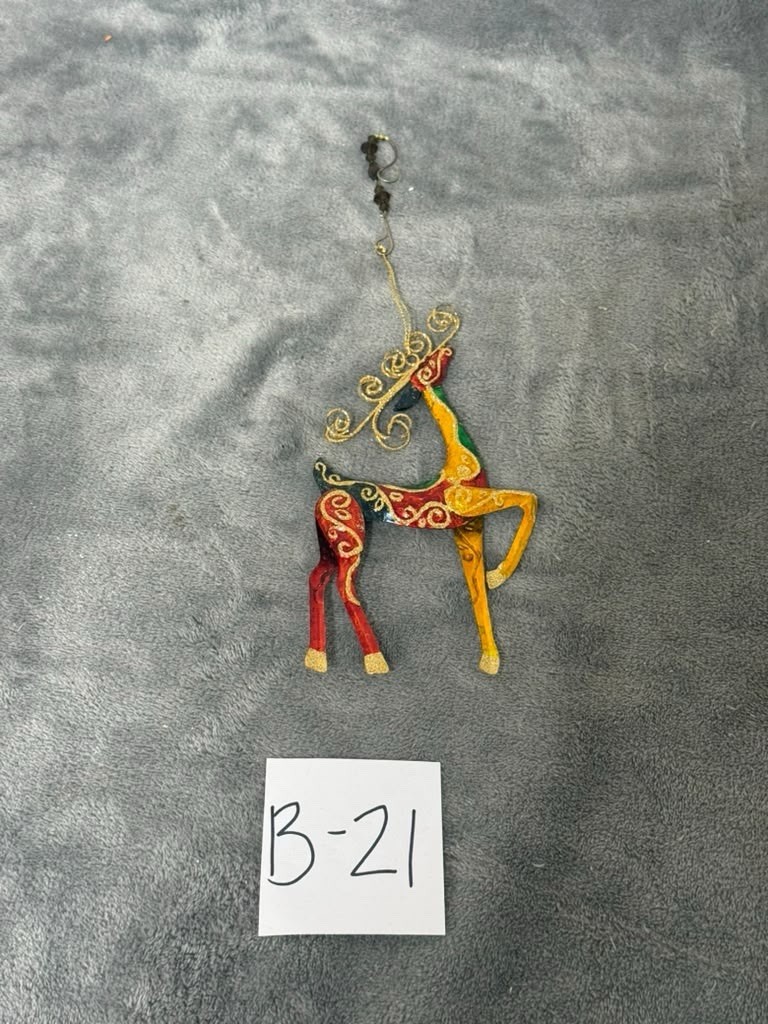 VTG NWT Pier One metal reindeer ornaments metal 7” x 4” VTG NWT Pier One metal reindeer ornaments metal 7” x 4”