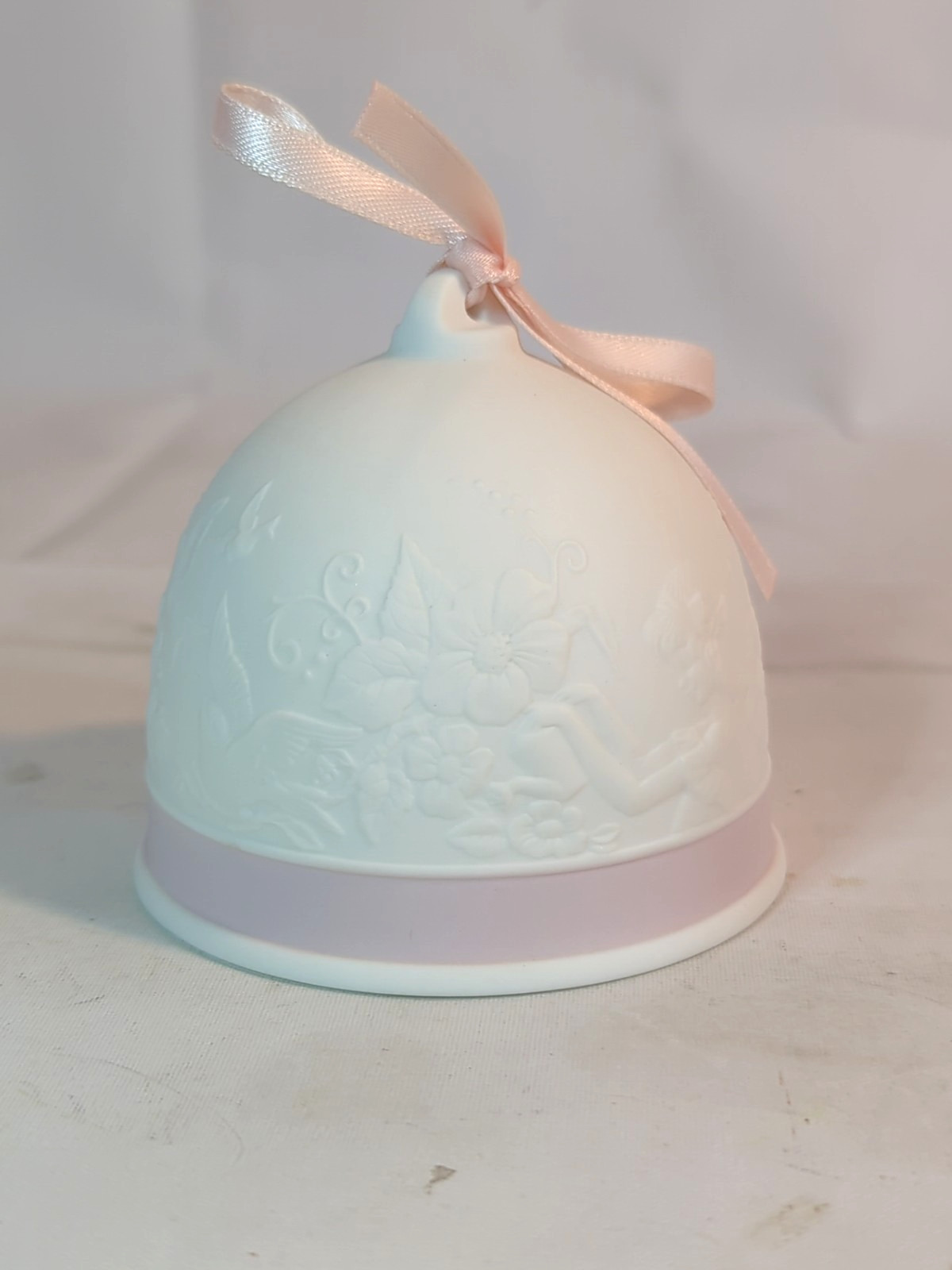 Vintage 1991 LLADRO PORCELAIN #7613 SPRING BELL bisque yearly ornament D3