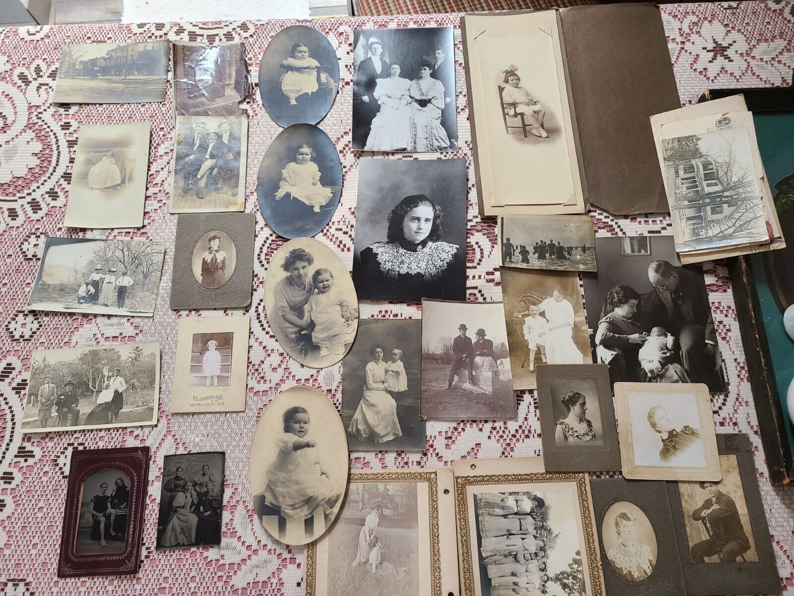 2 ANTIQUE TIN TYPE PHOTOGRAPHS+ 27 1800's Early 1900's Photos. Only 1 Damaged 