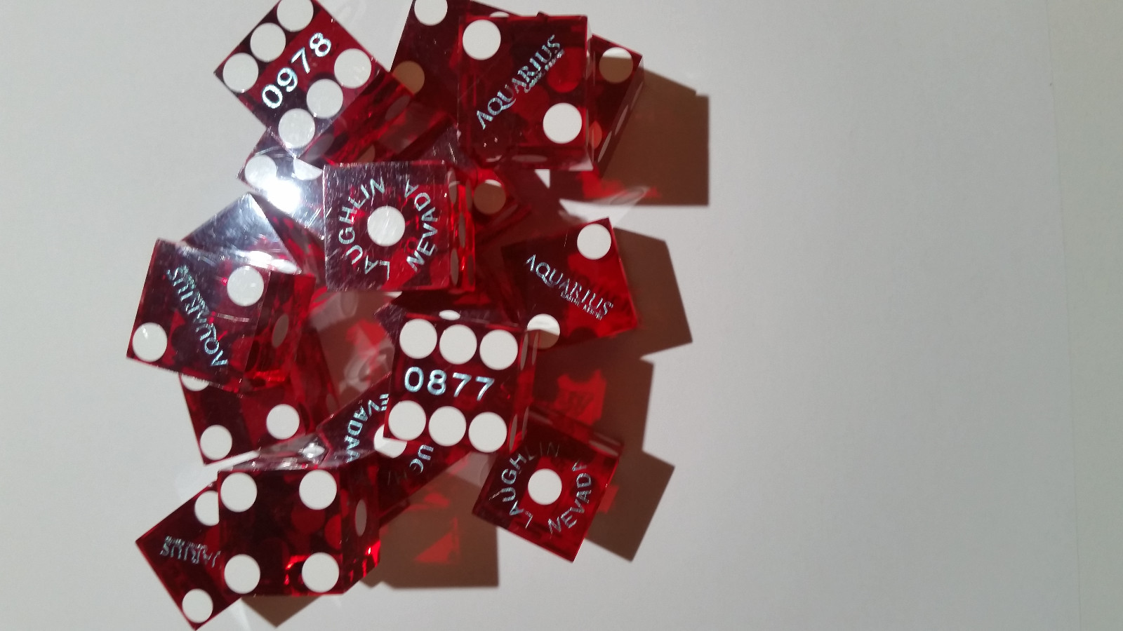 AQUARIUS CASINO LAUGHLIN NEVADA RAZOR EDGE MATCHING RED ACRYLIC DICE 1 pair