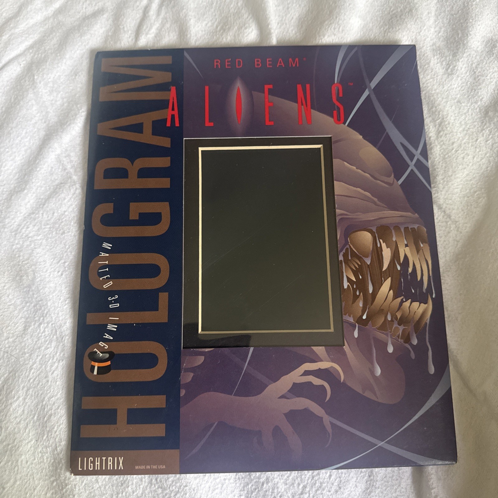 Aliens - Alien Queen Red Beam Matted 3D Image Hologram 8X10 1993 release