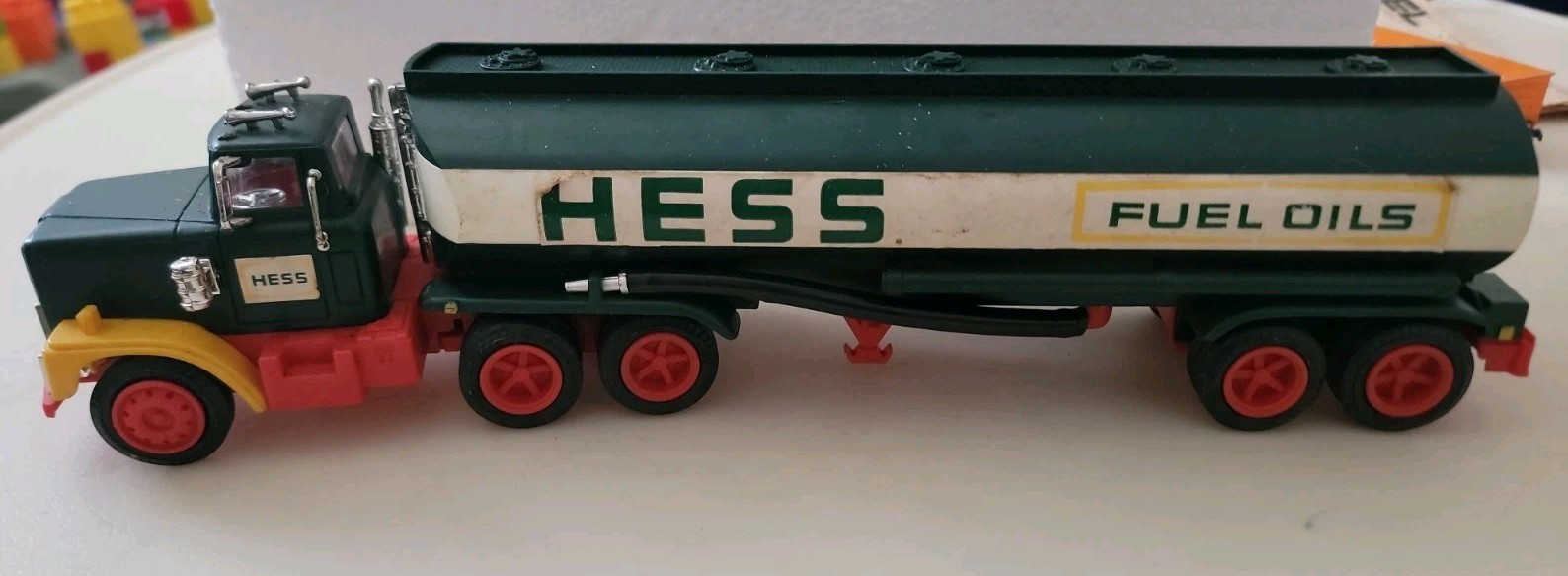 1977 Hess Fuel Oil Tanker Truck Amerada Hess Model XXVII Hong Kong Vintage