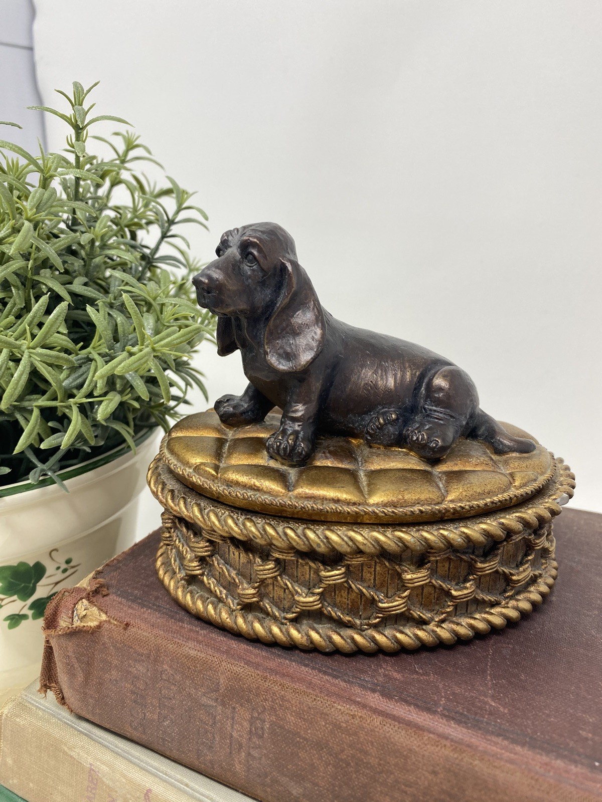 Vintage Basset Hound Jewelry Trinket Box Bronze Tone Lucky Clovers 3.75 T x 4.5 Vintage Basset Hound Jewelry Trinket Box Bronze Tone Lucky Clovers 3.75 T x 4.5