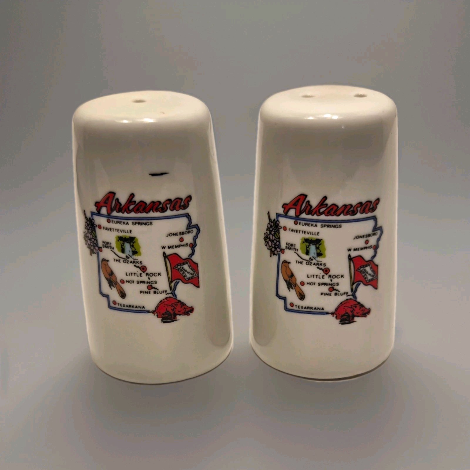 ​Vintage Arkansas Souvenir Salt & Pepper Shakers Ceramic State Map Razorback Pig