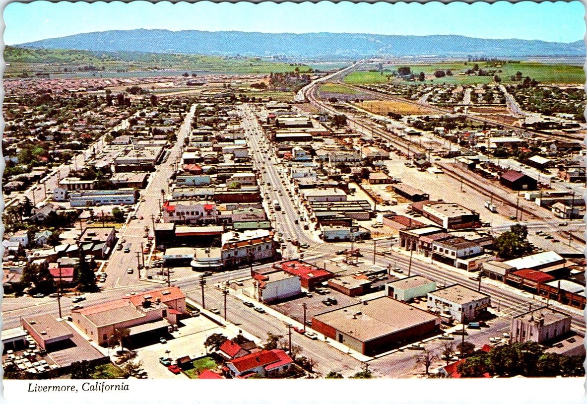 Livermore, CA California DOWNTOWN BIRD\'S EYE VIEW ca1970\'s 4X6 Postcard Livermore, CA California DOWNTOWN BIRD\'S EYE VIEW ca1970\'s 4X6 Postcard