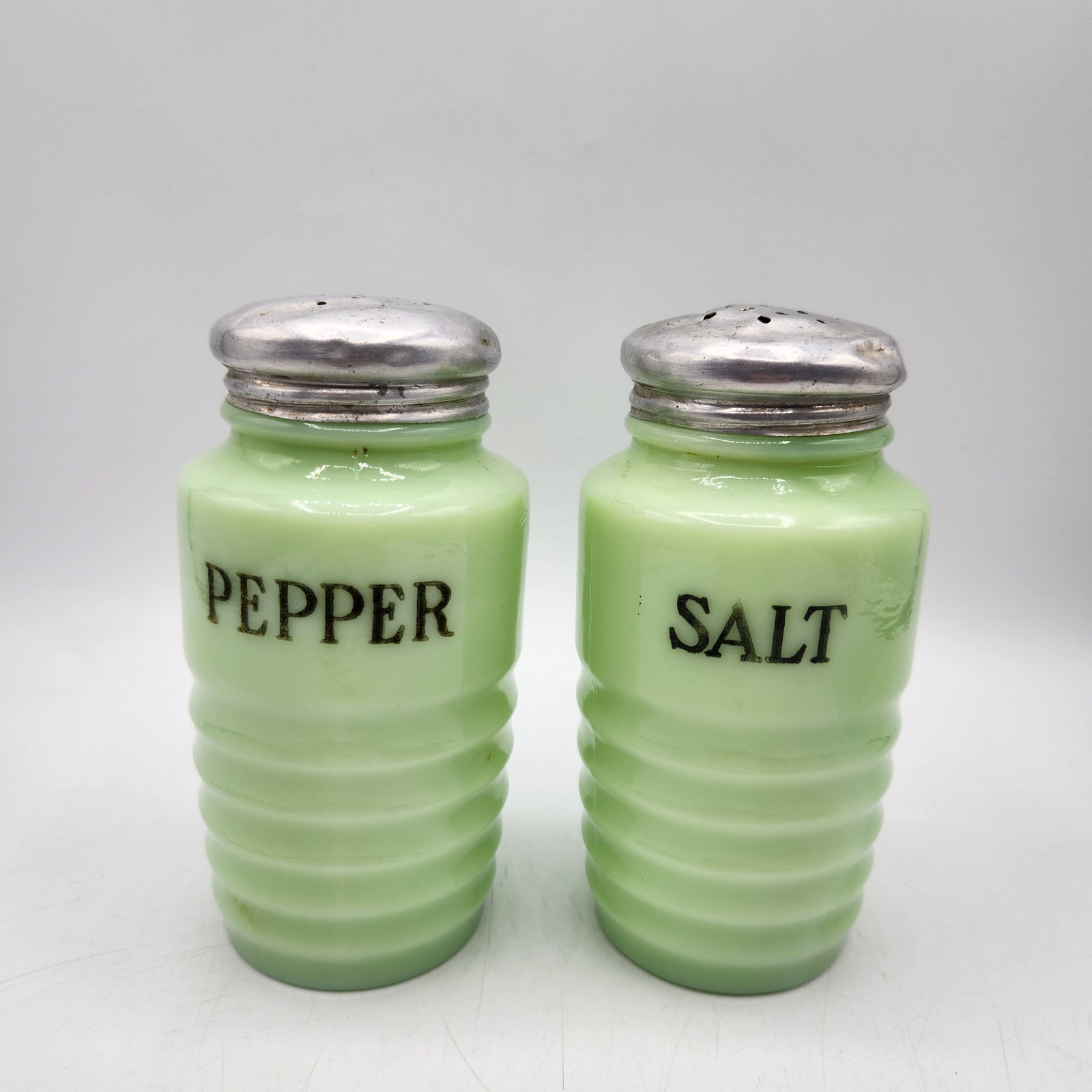 Vintage Jeannette Glass Jadeite Beehive Salt & Pepper Shakers Vintage Jeannette Glass Jadeite Beehive Salt & Pepper Shakers
