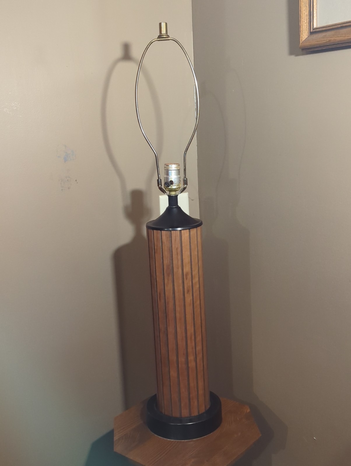 Vtg Mid Century Modern Gruvwood Style Walnut Wood & Metal Table Lamp