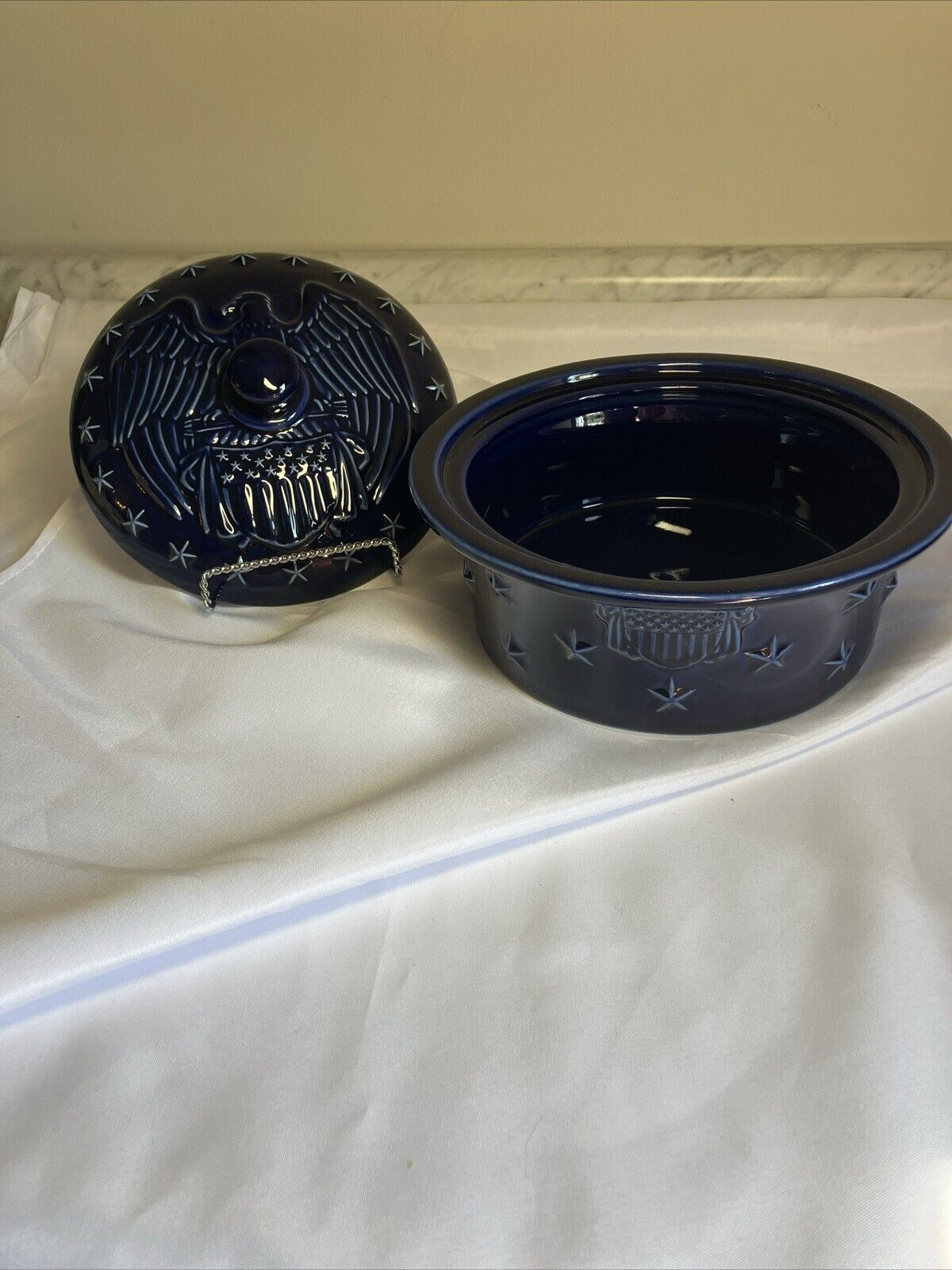 Longaberger Pottery American Eagle 1-1/2 QT Covered Casserole Dish Blue