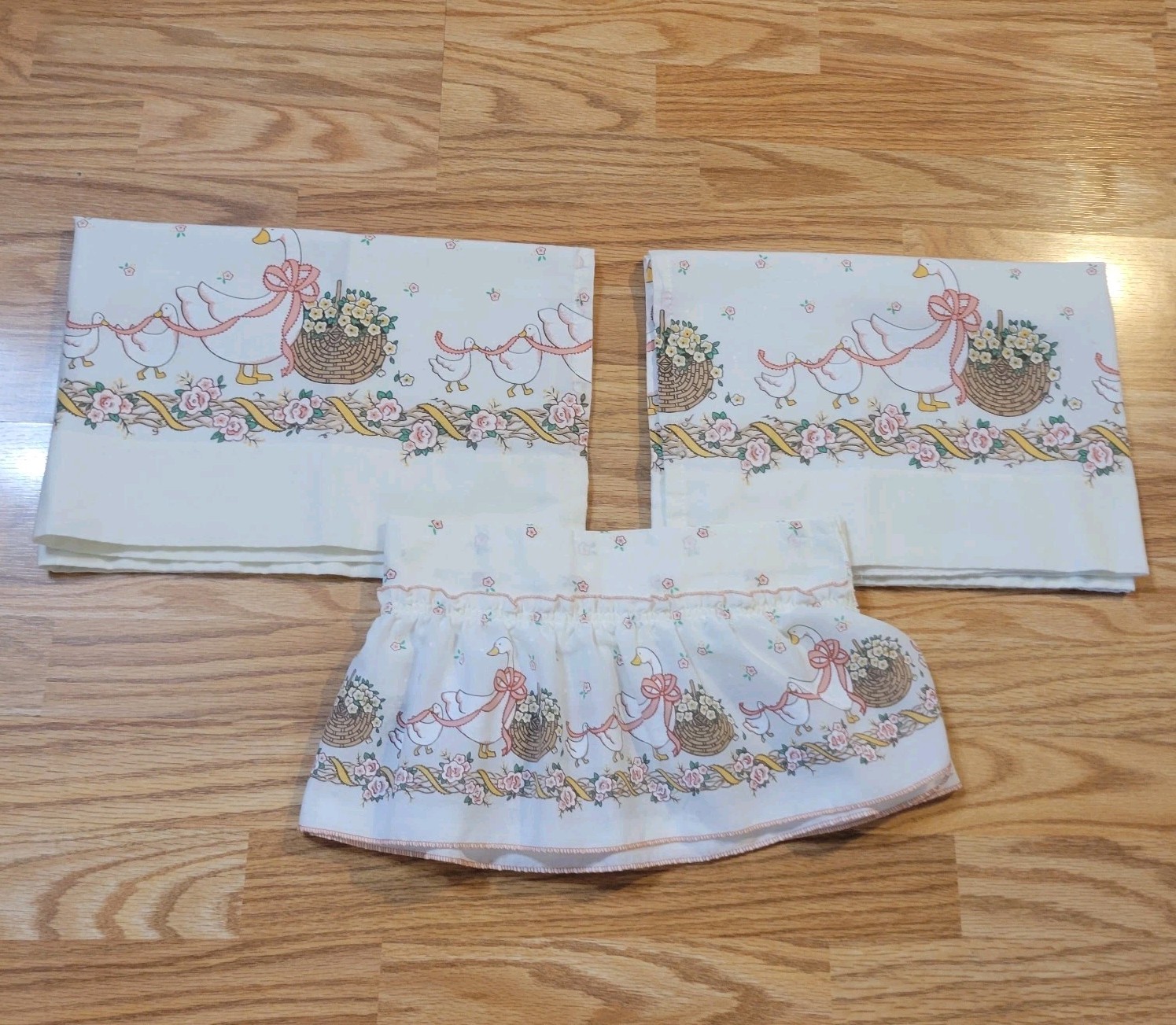Vintage Set of 3 Kitchen Curtains Goose Geese Flowers Ribbon Granny Cottage Farm Vintage Set of 3 Kitchen Curtains Goose Geese Flowers Ribbon Granny Cottage Farm