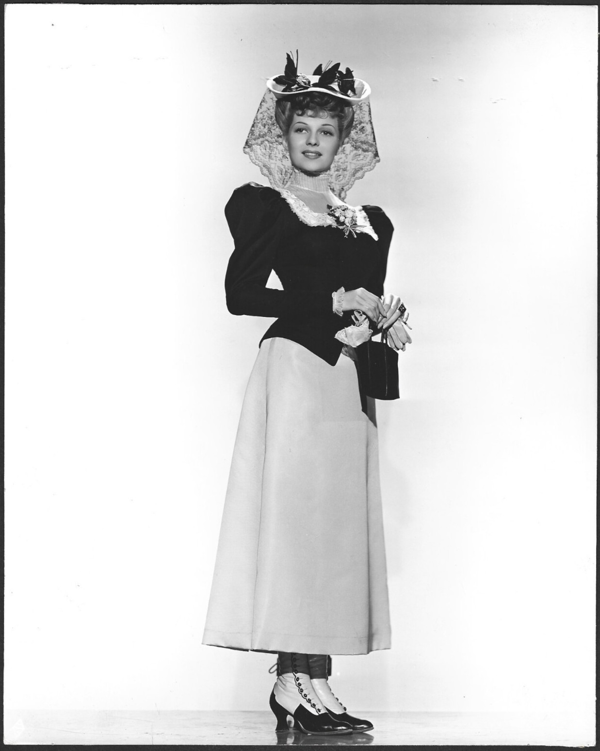 RITA HAYWORTH VINTAGE ORIGINAL PHOTO BEAUTY HOLLYWOOD ACTRESS 1943 DBLWT POSE