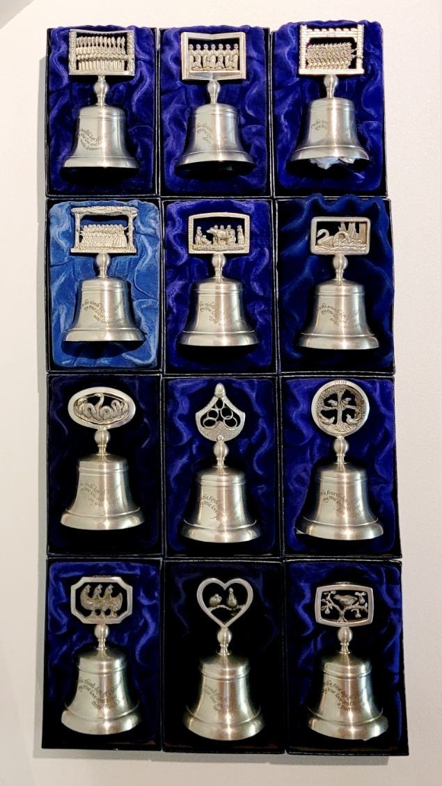 VTG COMPLETE SET CROWN & ROSE 12 DAYS OF CHRISTMAS BELLS--PEWTER VTG COMPLETE SET CROWN & ROSE 12 DAYS OF CHRISTMAS BELLS--PEWTER