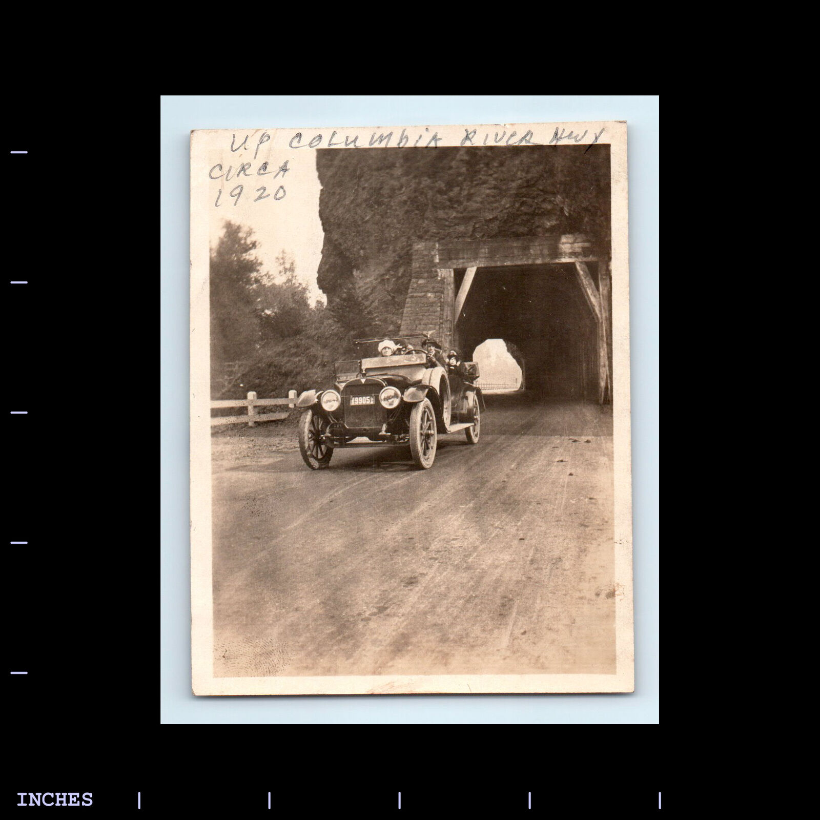 Old Vintage Photo MAN WOMEN CLASSIC CAR COLUMBIA RIVER HIGHWAY 1920