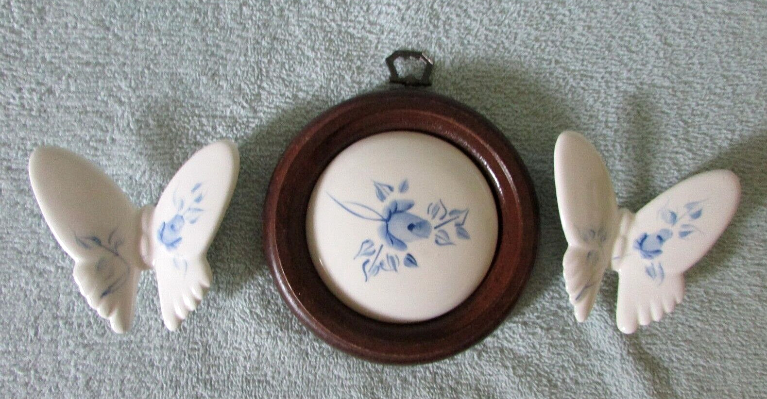 Homco 3 Vtg Ceramic Wall Plaques Blue Roses 2 Butterflies 1 Round Wood Frame lot