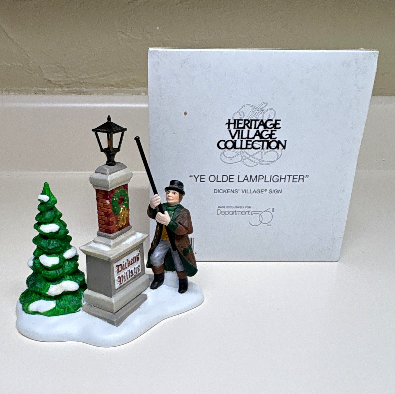 Department 56 Heritage Village Ye Olde Lamplighter Figurine Boxed