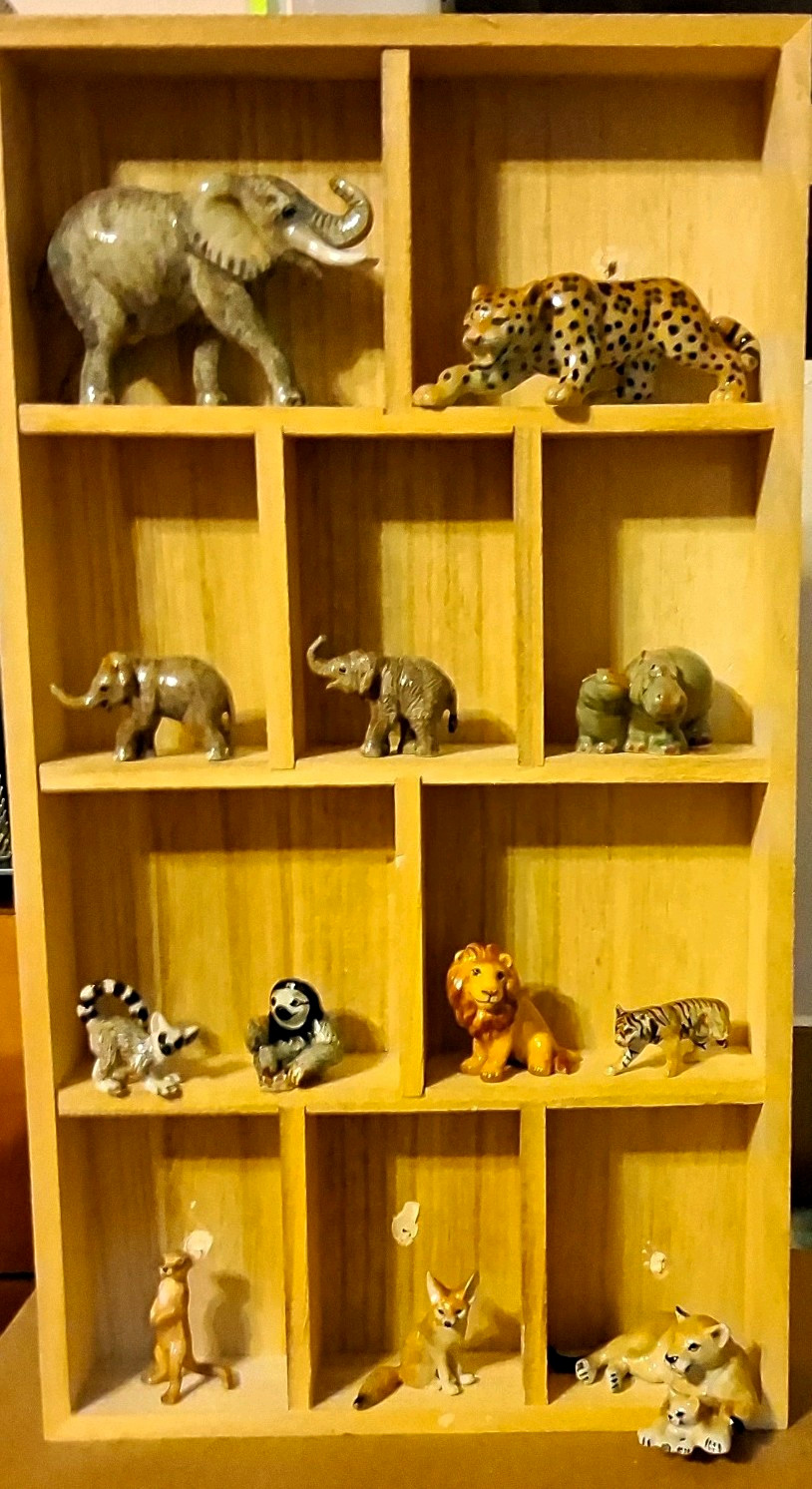 Lot Of 12 Hagen-Renaker And Little Critterz Wild Animal Figurines.