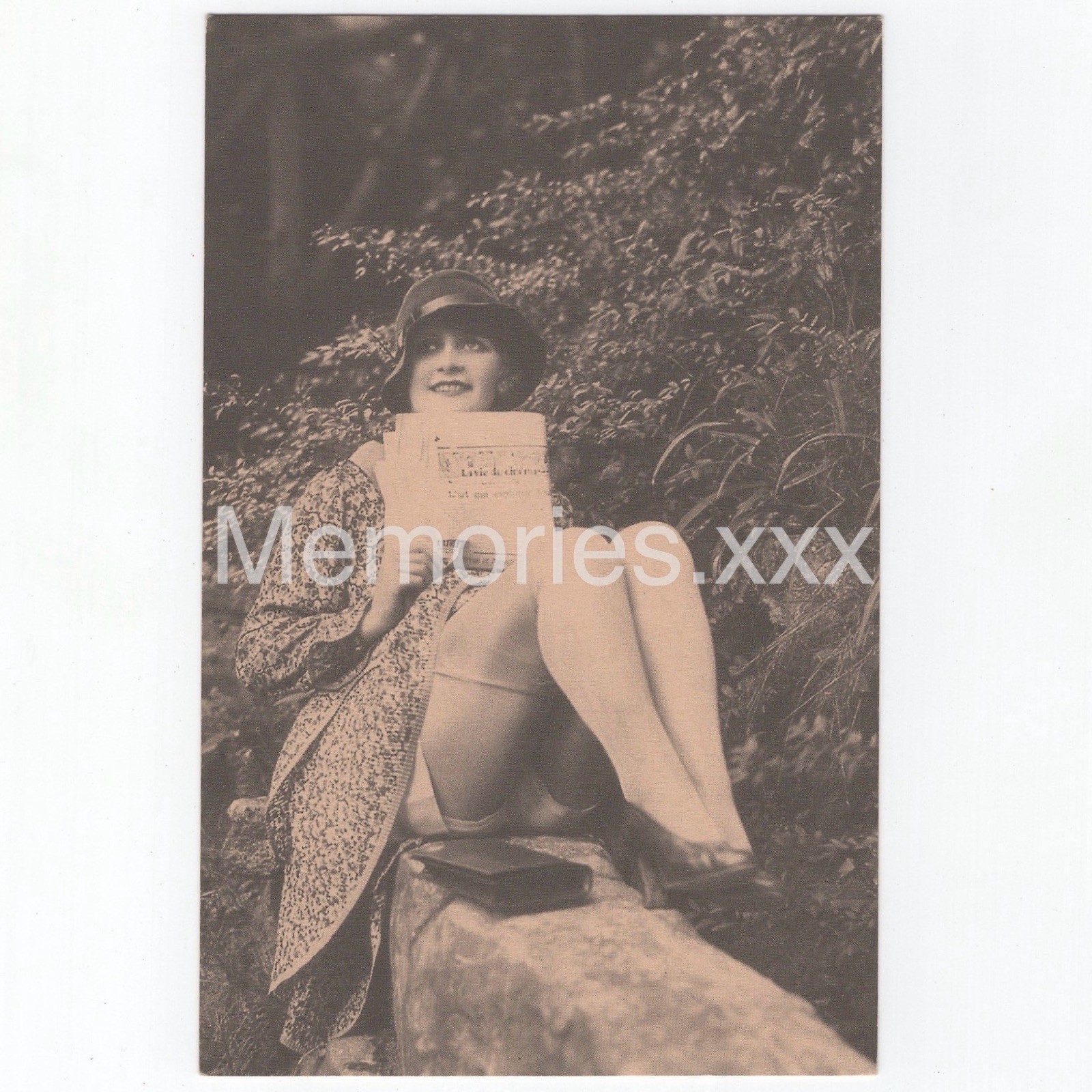 1910s French Nouveau RPPC Risqué Art Playful Flapper Girl B&W Photo Postcard