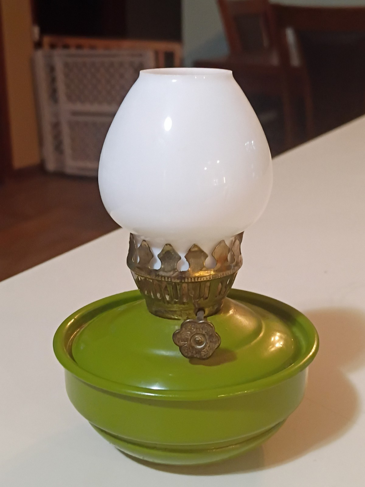 Vintage  Mini Nursery Oil Lamp Green Weighted hong kong displays great fast ship