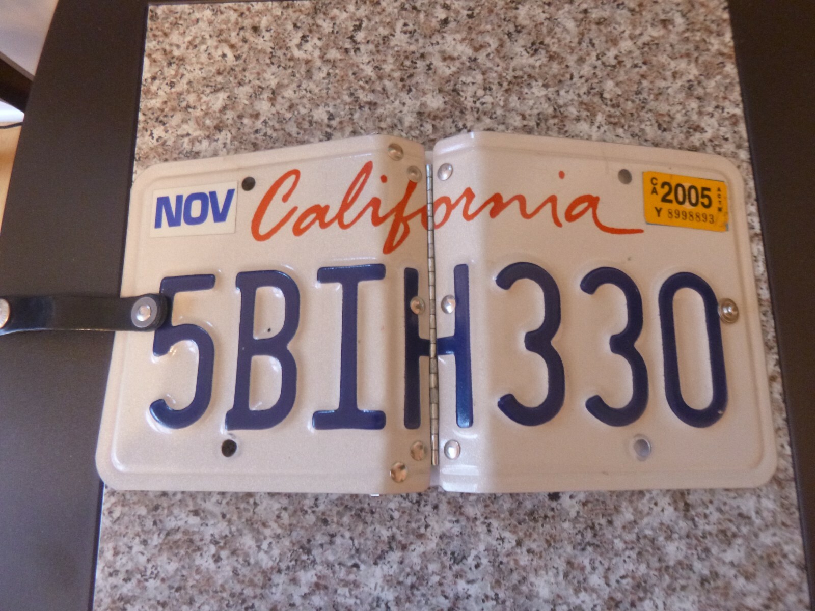 Little Earth License Plate Photo Album California 5BIH330 Nov 2005 Snap Shut  